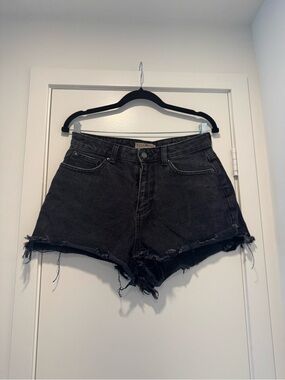 Vintage Style lHigh-Rise Black Denim Cutoff Shorts